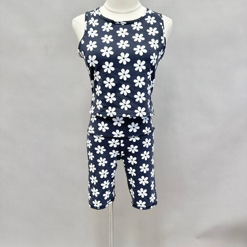 Levi's black & white daisy‎ print crop top and biker short set Size Medium